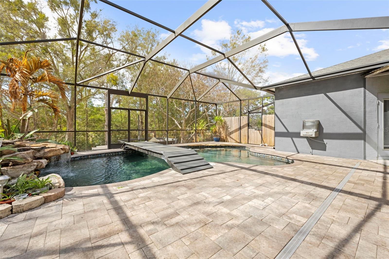 Listing photo id 40 for 6233 Penna Street