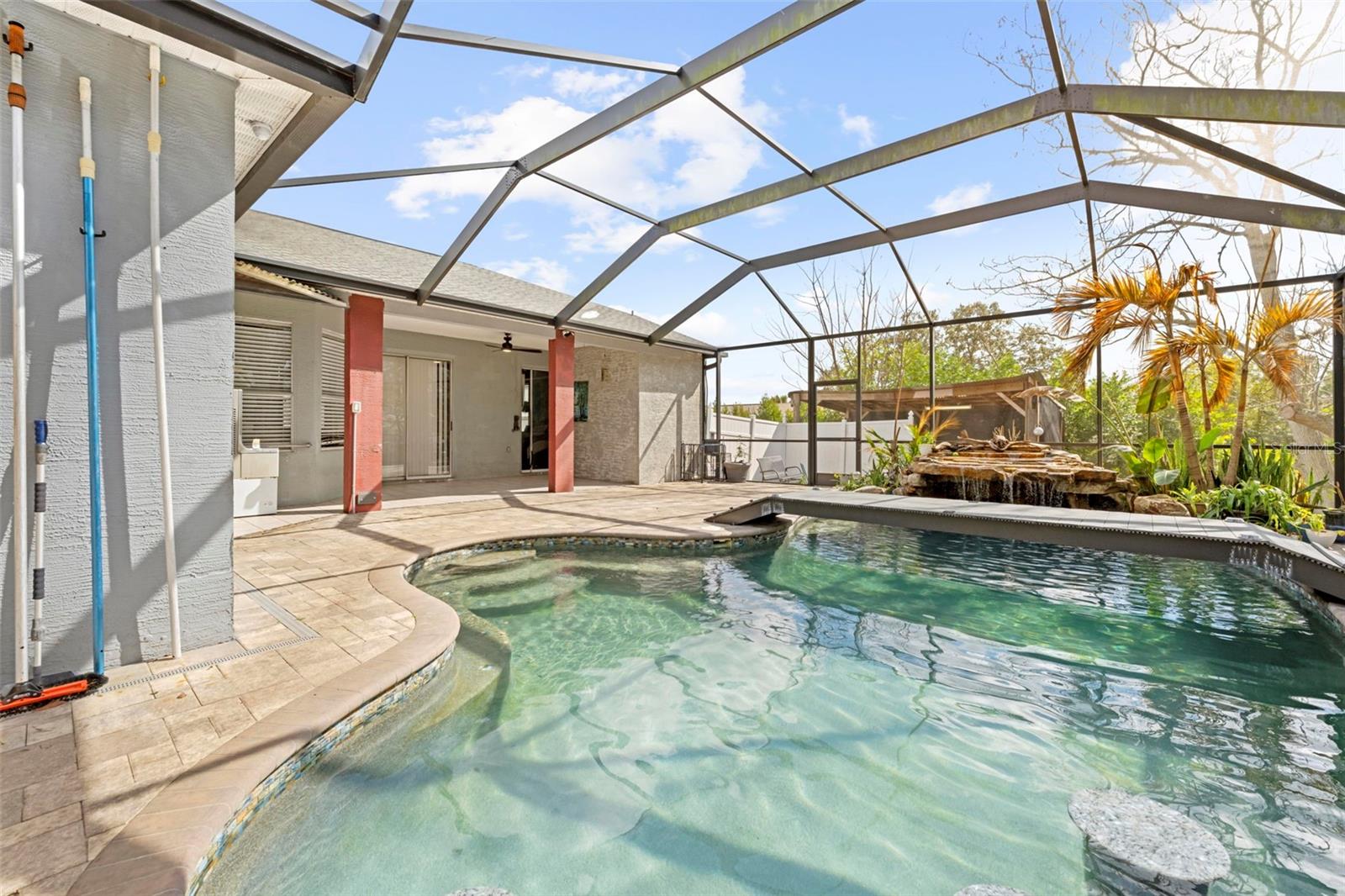 Listing photo id 42 for 6233 Penna Street