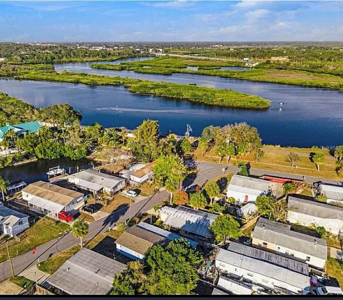 Image 11 of 29 For 831 River View Lane