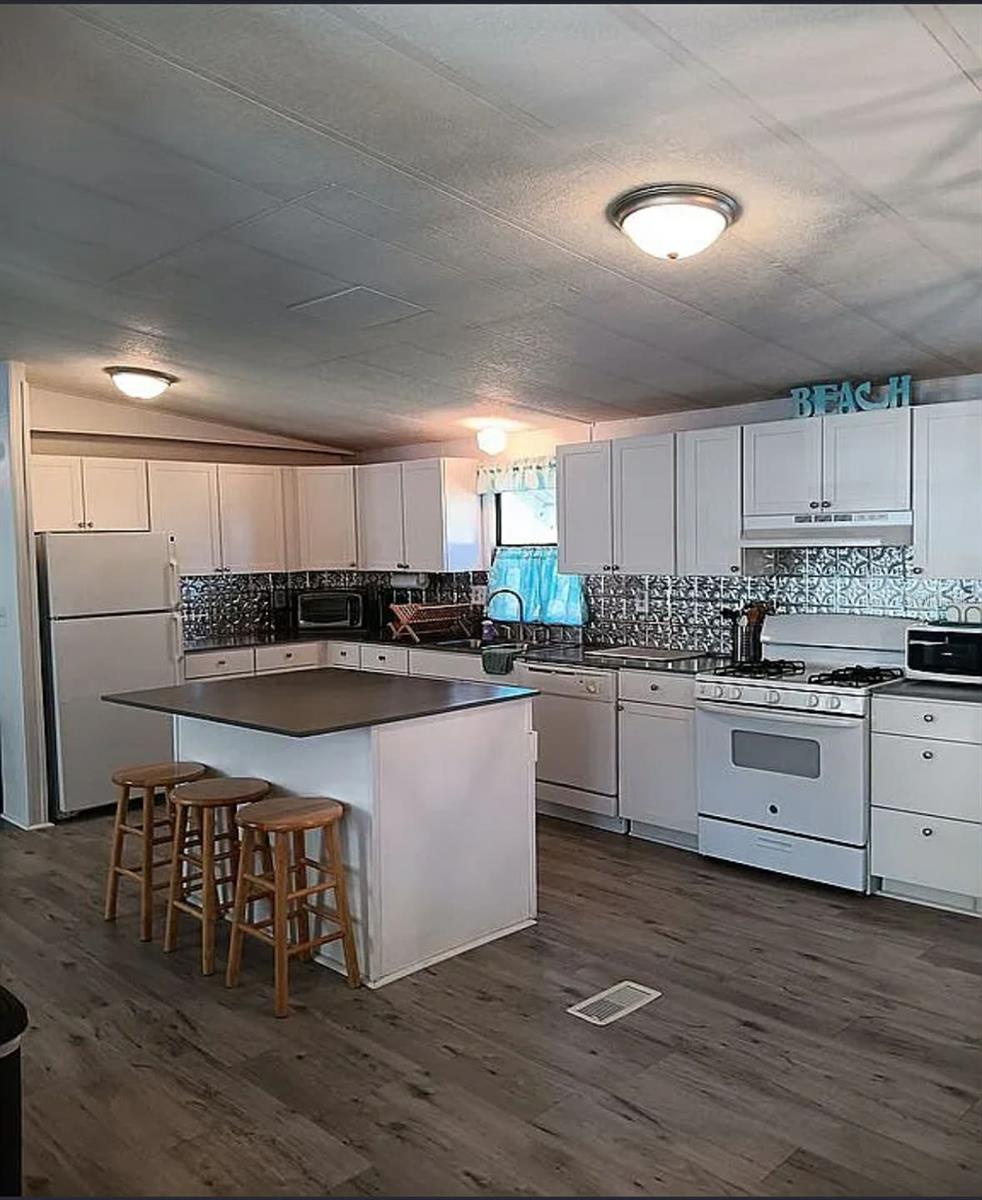 Image 4 of 29 For 831 River View Lane