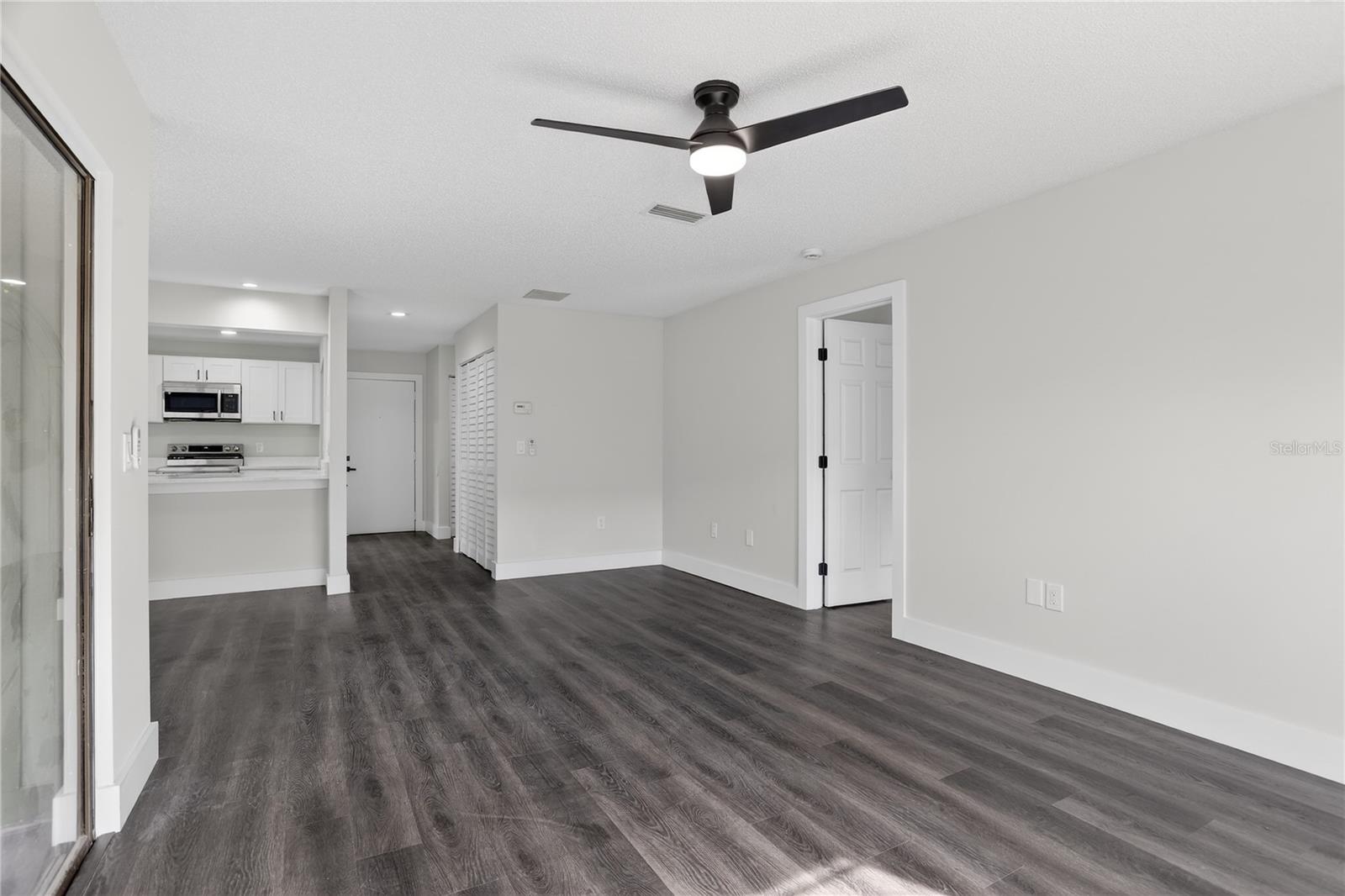 Image 11 of 24 For 5014 Barrington Circle 2102