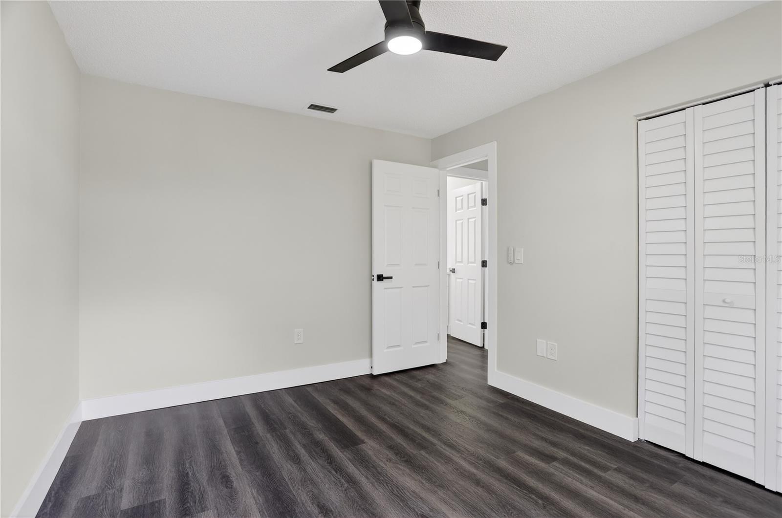 Image 20 of 24 For 5014 Barrington Circle 2102