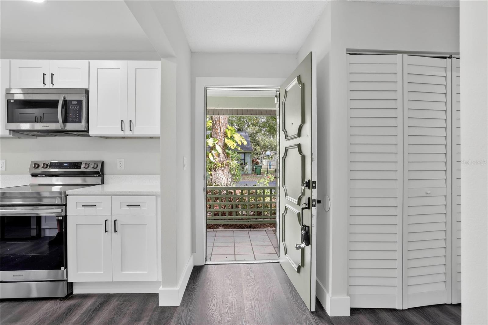 Image 3 of 24 For 5014 Barrington Circle 2102