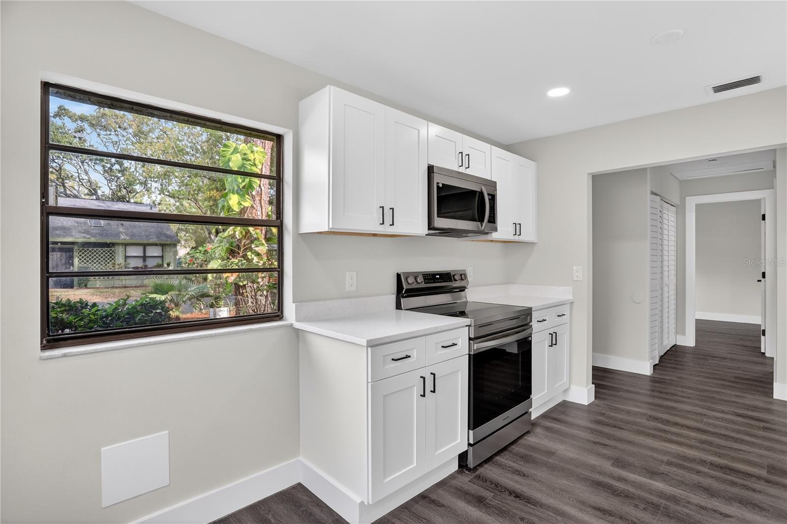 Image 4 of 24 For 5014 Barrington Circle 2102