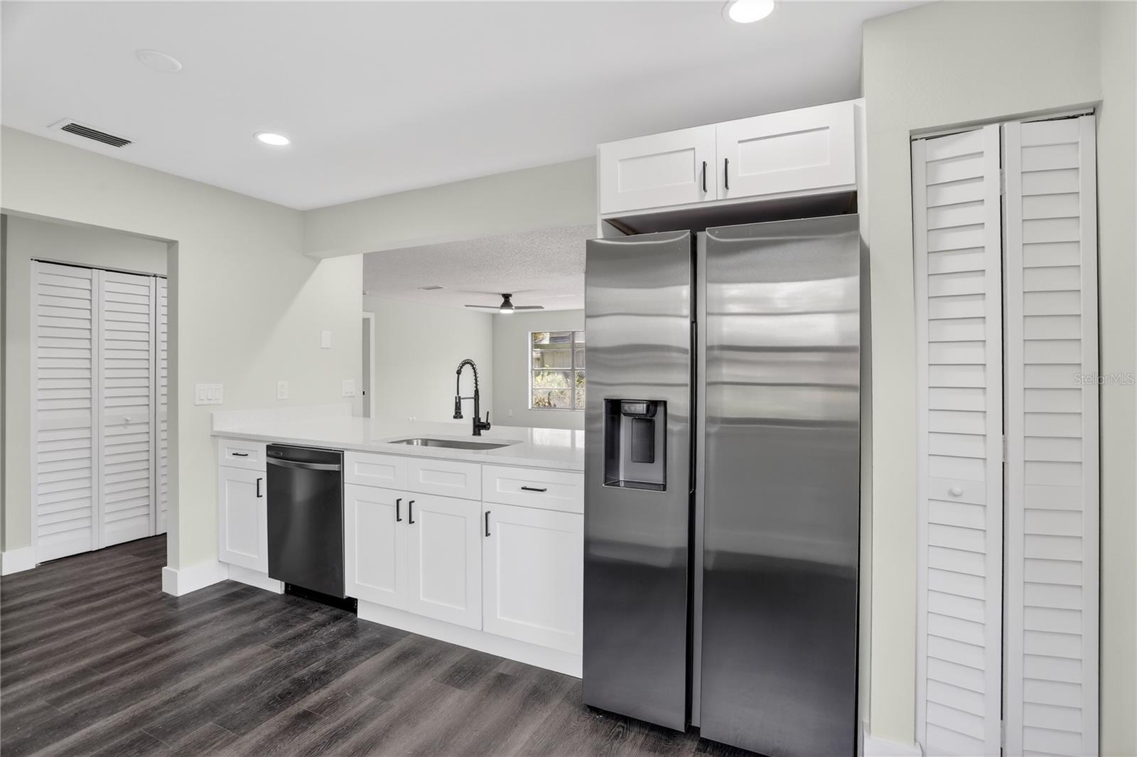 Image 7 of 24 For 5014 Barrington Circle 2102