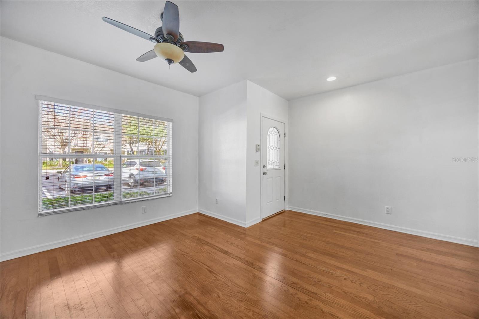 Image 11 of 30 For 15925 Fishhawk View Drive