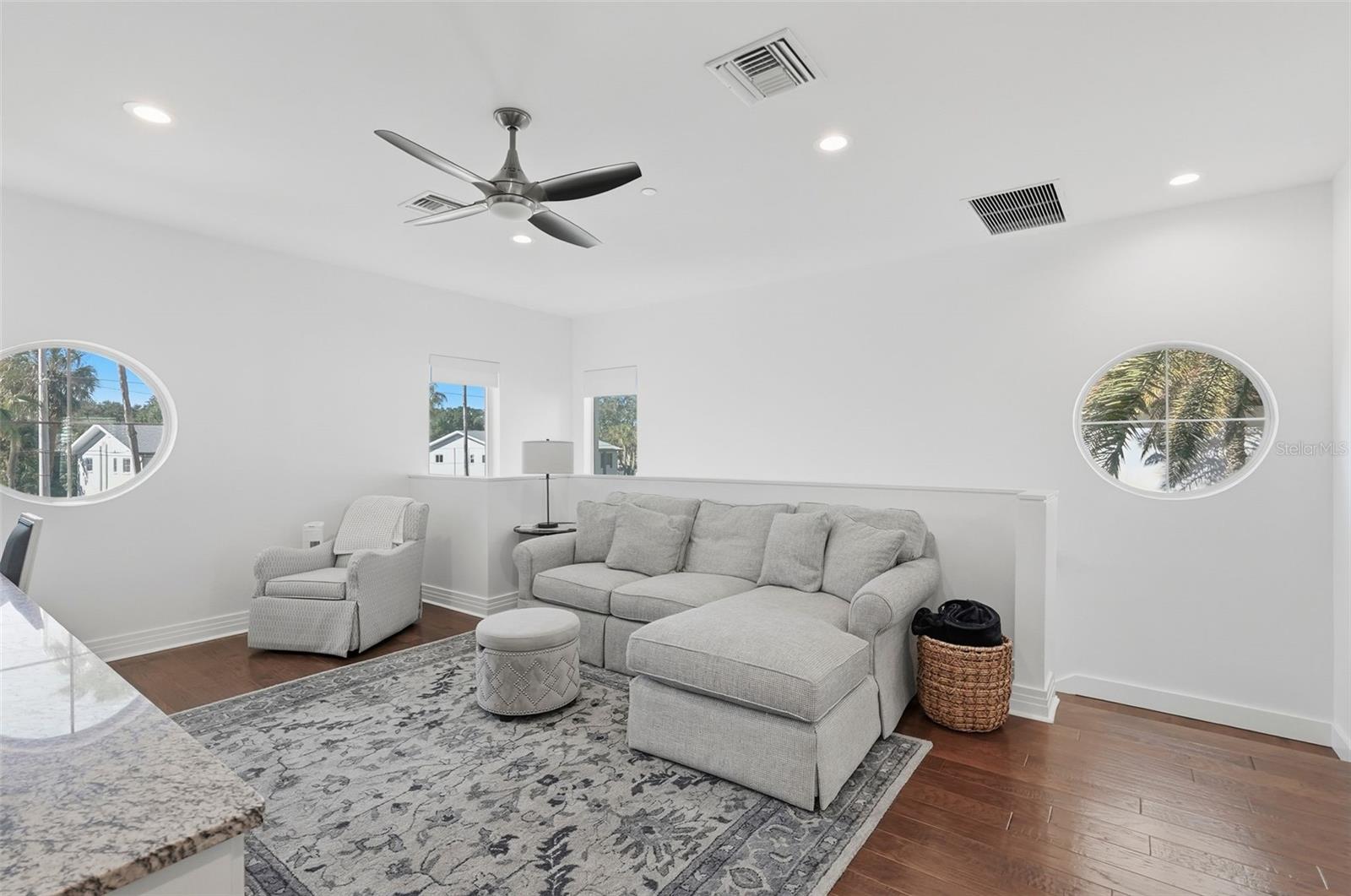 Image 23 of 69 For 1325 Snell Isle Boulevard Ne 105