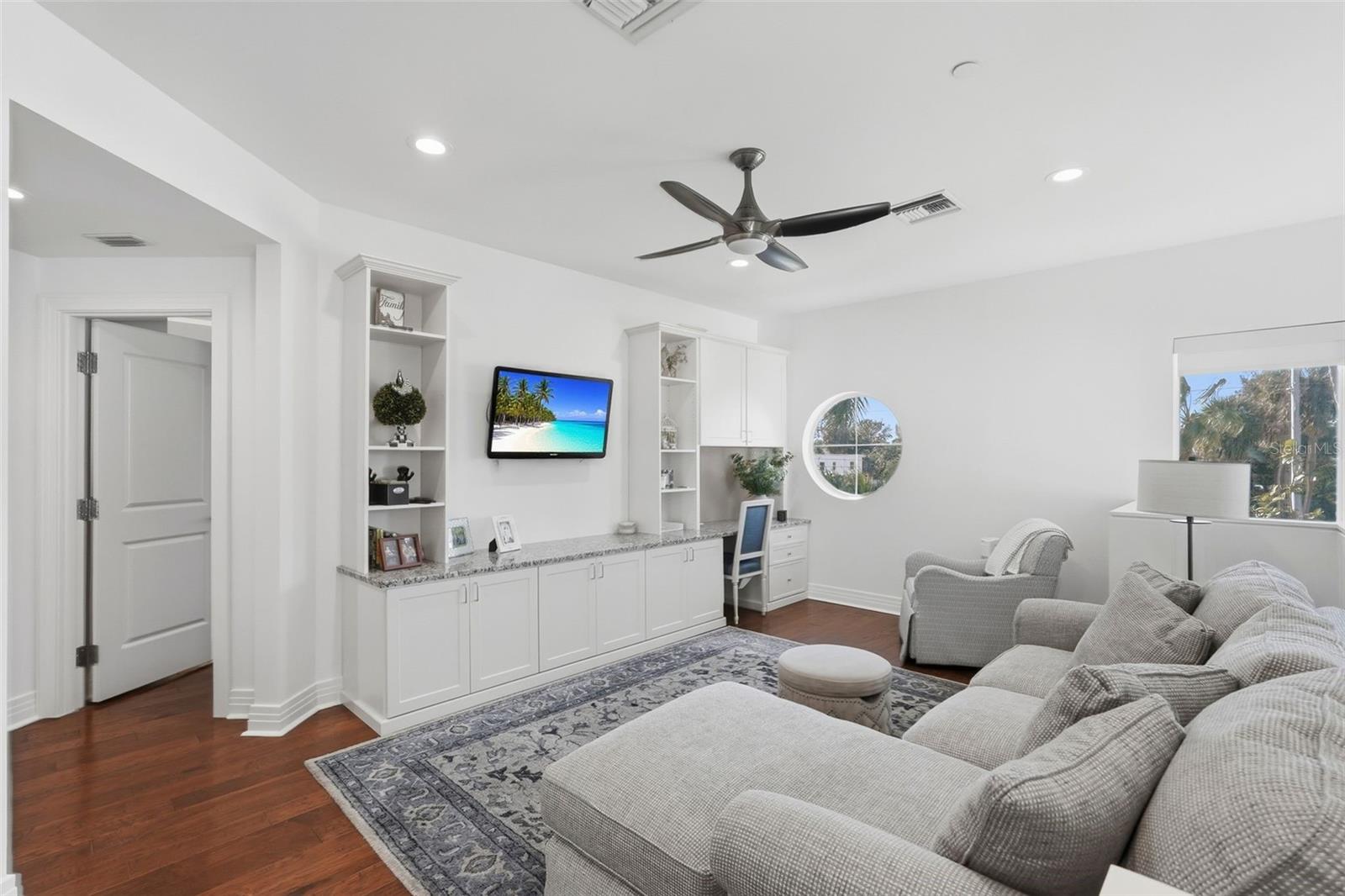 Image 24 of 69 For 1325 Snell Isle Boulevard Ne 105