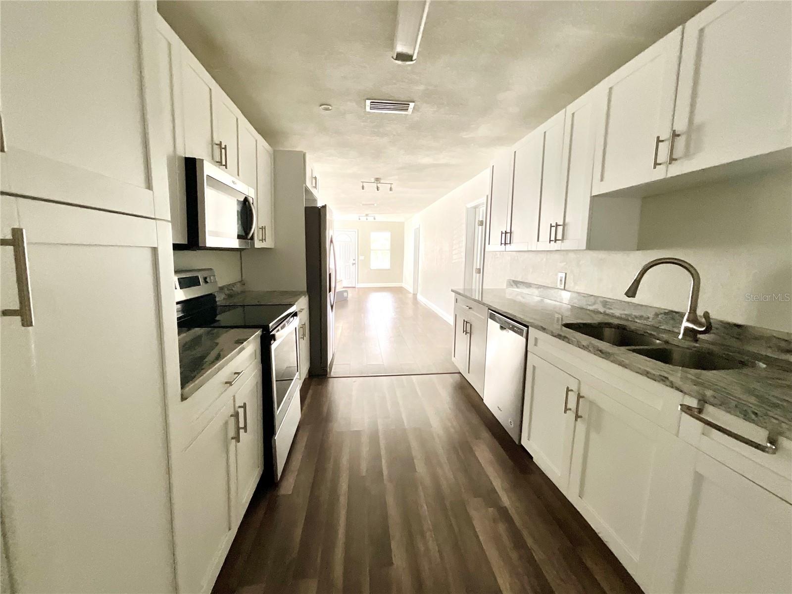 Image 10 of 28 For 8507 Edison