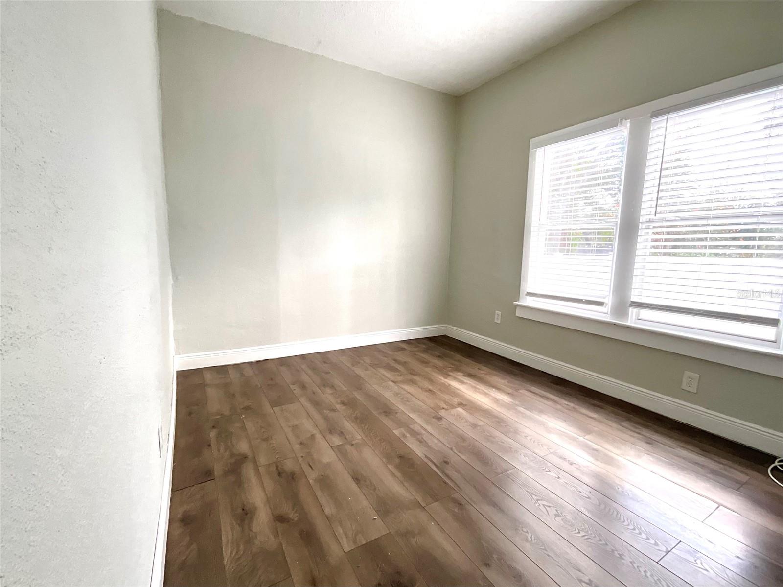 Image 14 of 28 For 8507 Edison