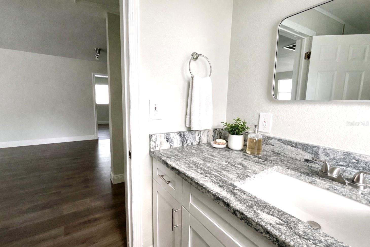 Image 20 of 28 For 8507 Edison