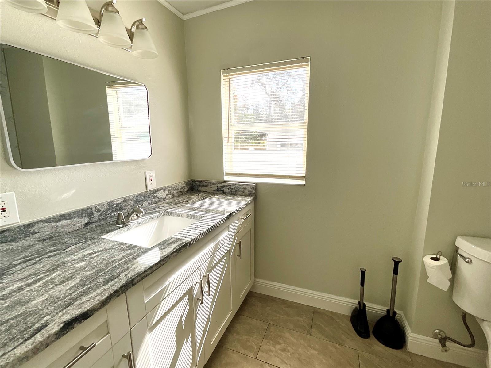 Image 21 of 28 For 8507 Edison