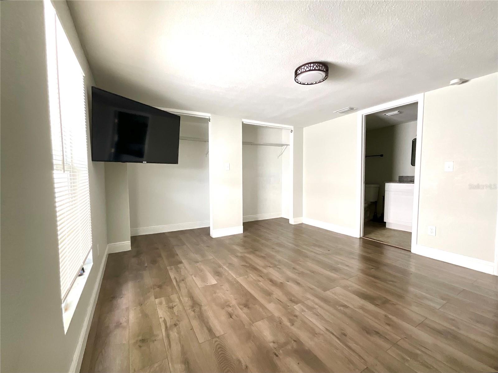 Image 23 of 28 For 8507 Edison