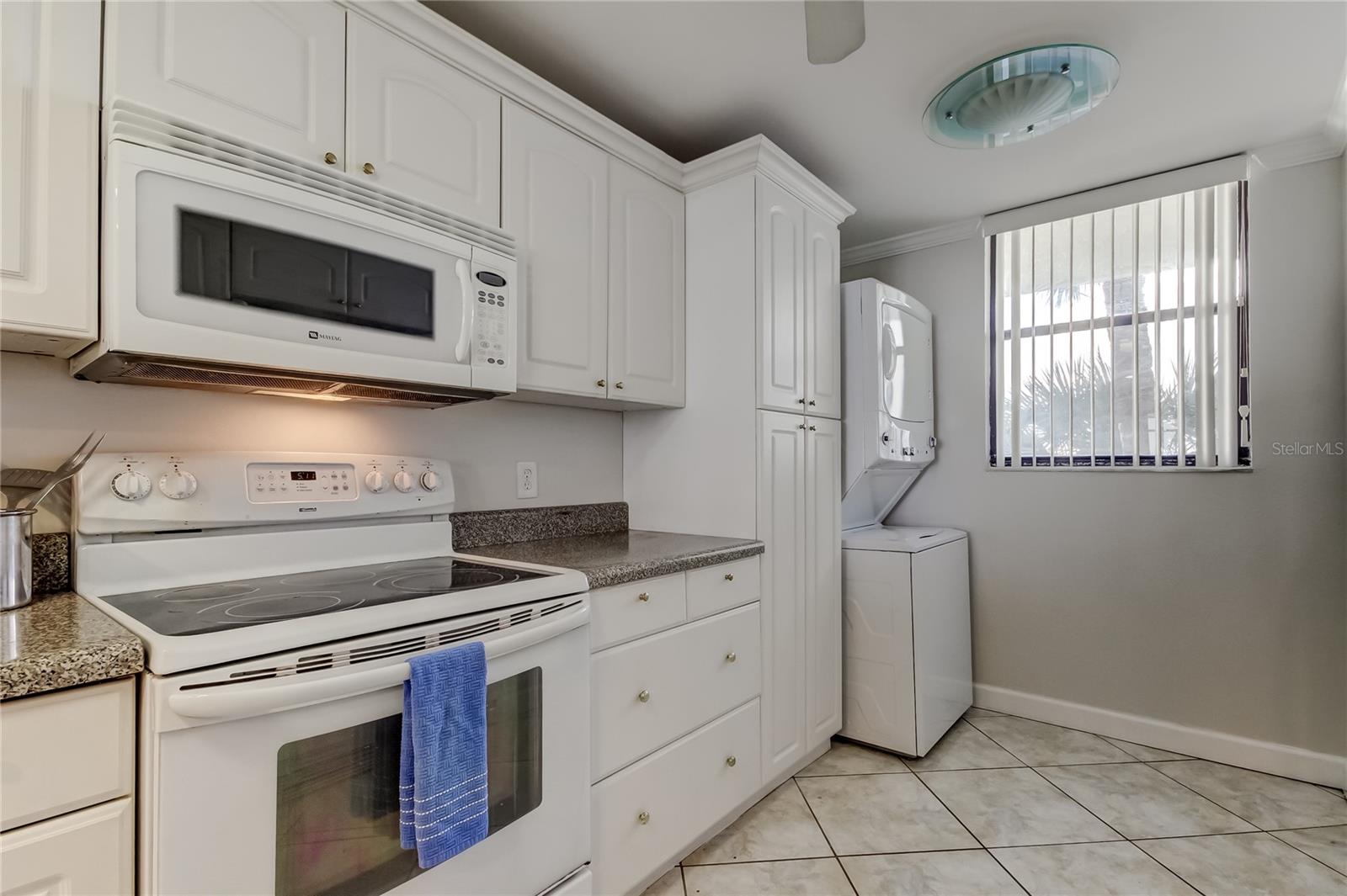 Listing photo id 12 for 14900 Gulf Boulevard 206