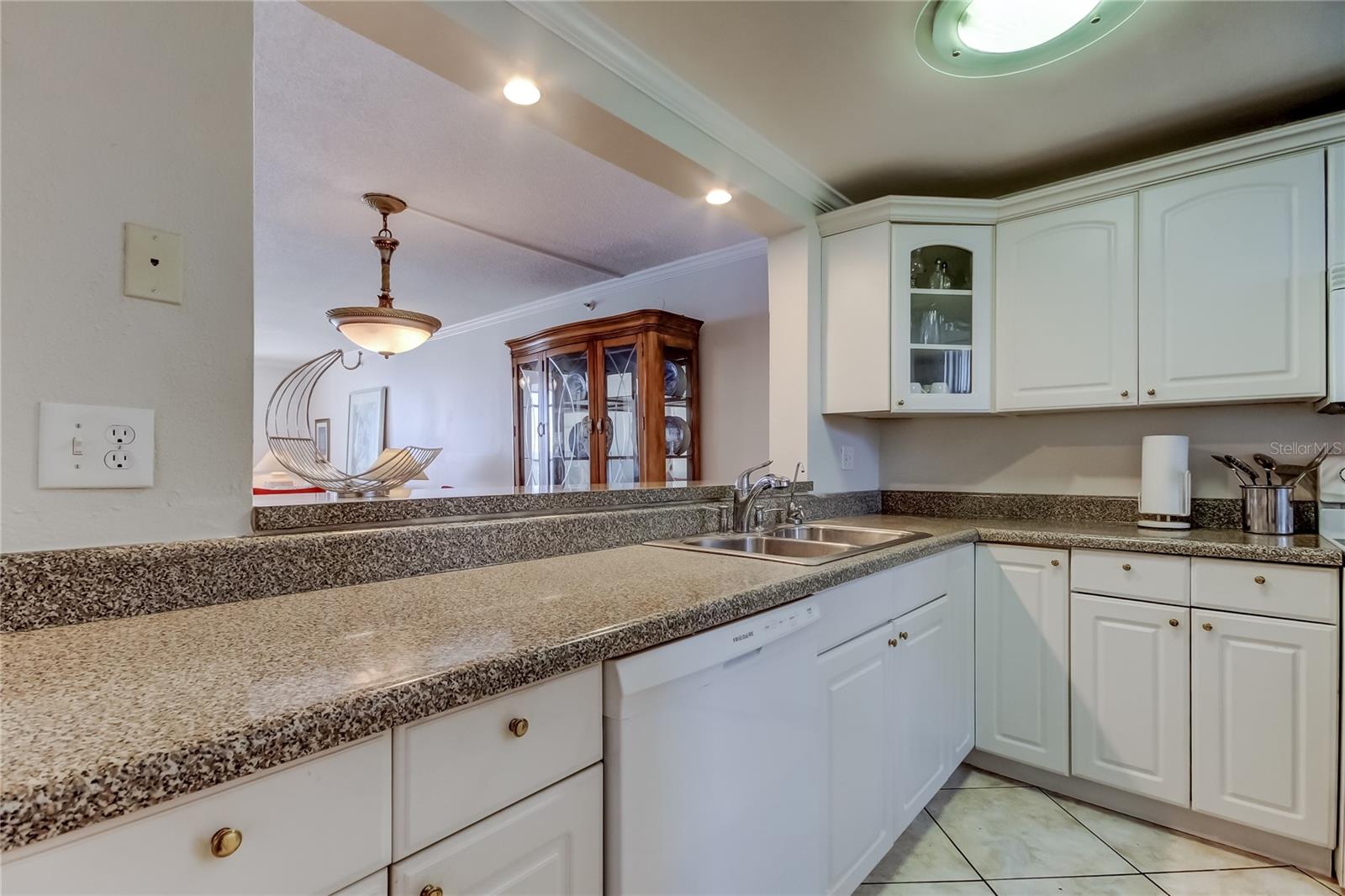 Listing photo id 17 for 14900 Gulf Boulevard 206