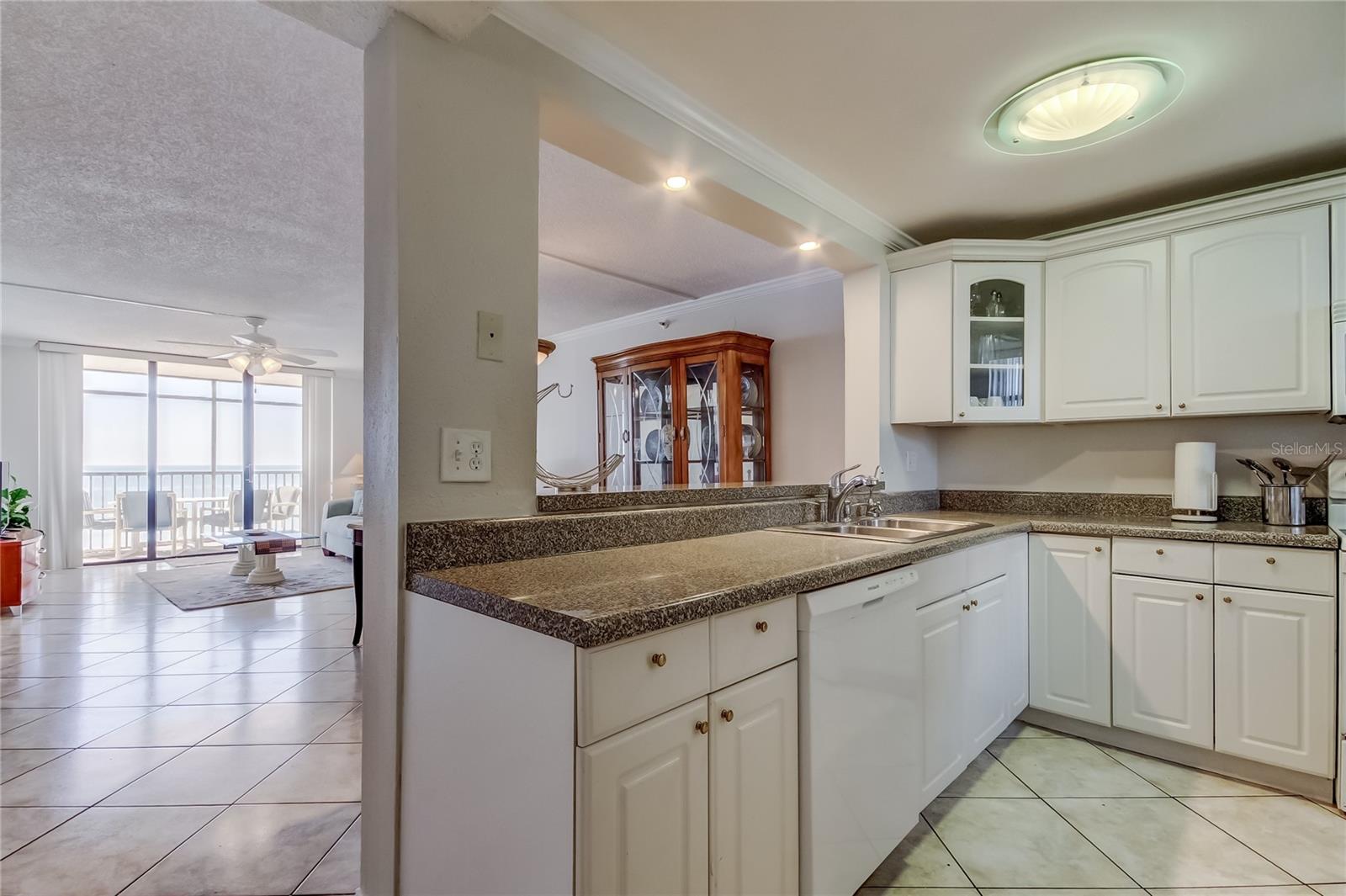 Listing photo id 18 for 14900 Gulf Boulevard 206