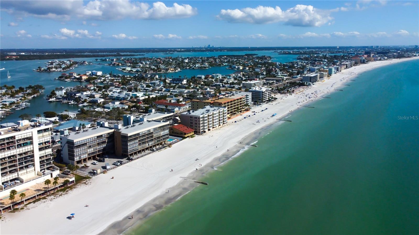 Listing photo id 38 for 14900 Gulf Boulevard 206