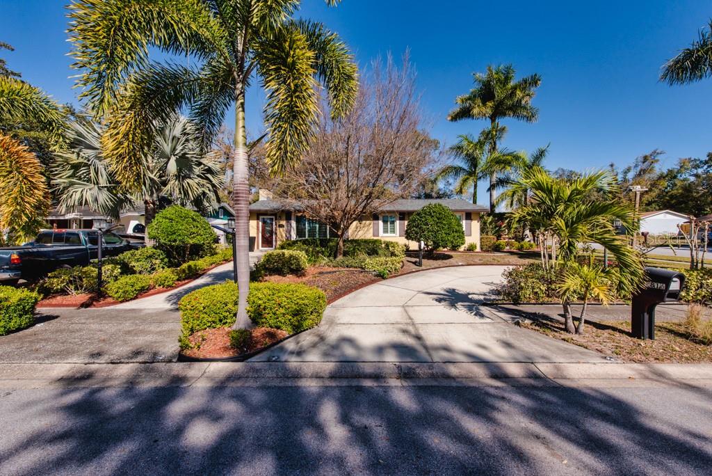 Image 2 of 46 For 2816 Applewood Drive