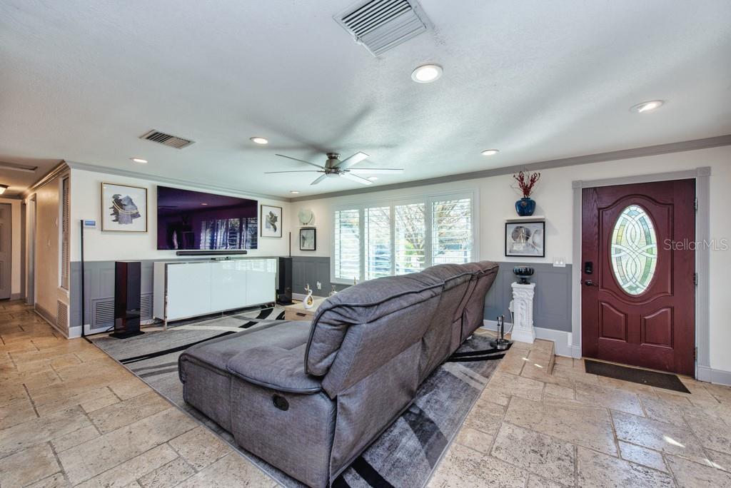 Image 5 of 46 For 2816 Applewood Drive