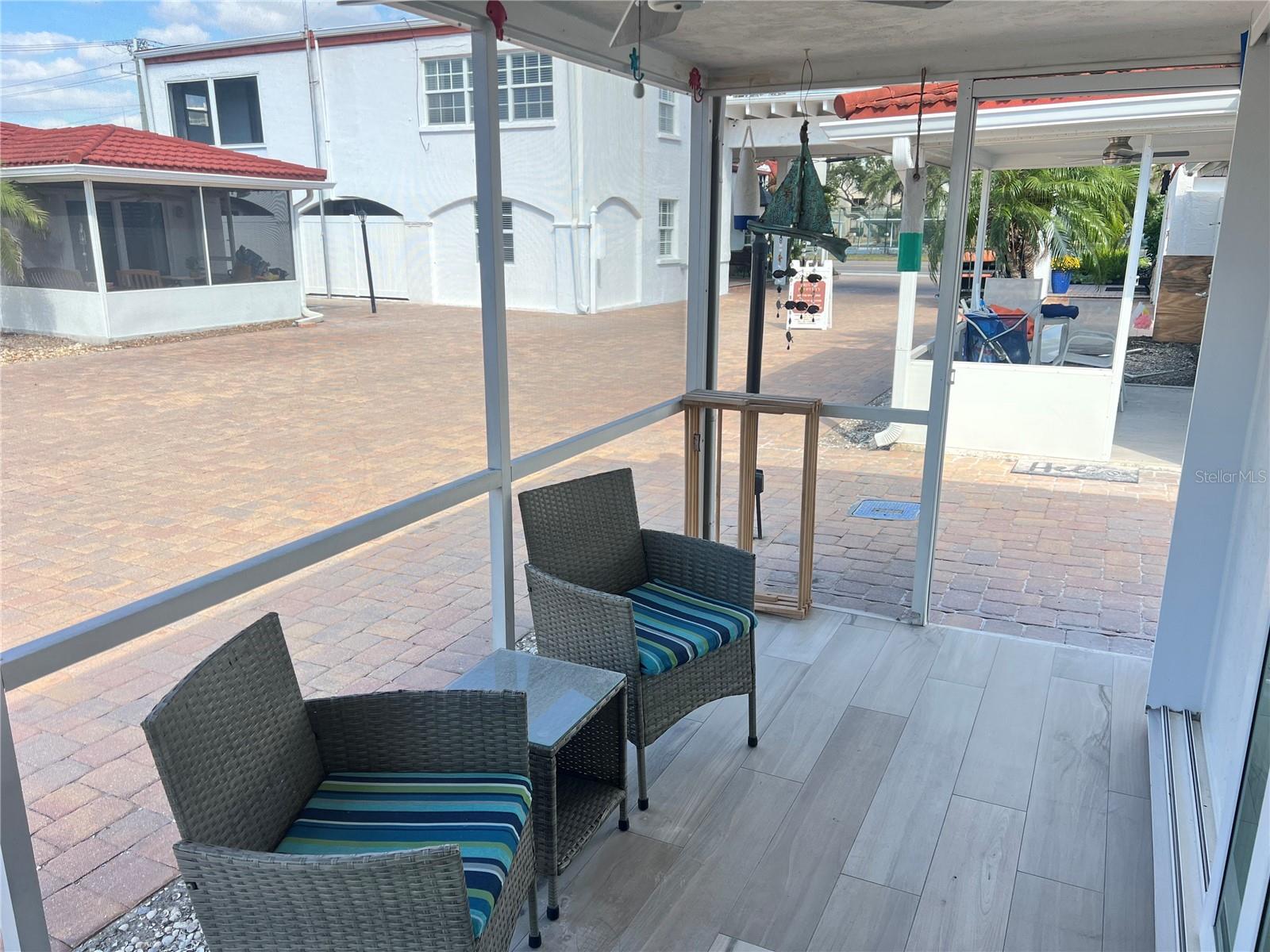 Image 5 of 12 For 6154 Midnight Pass Road D02