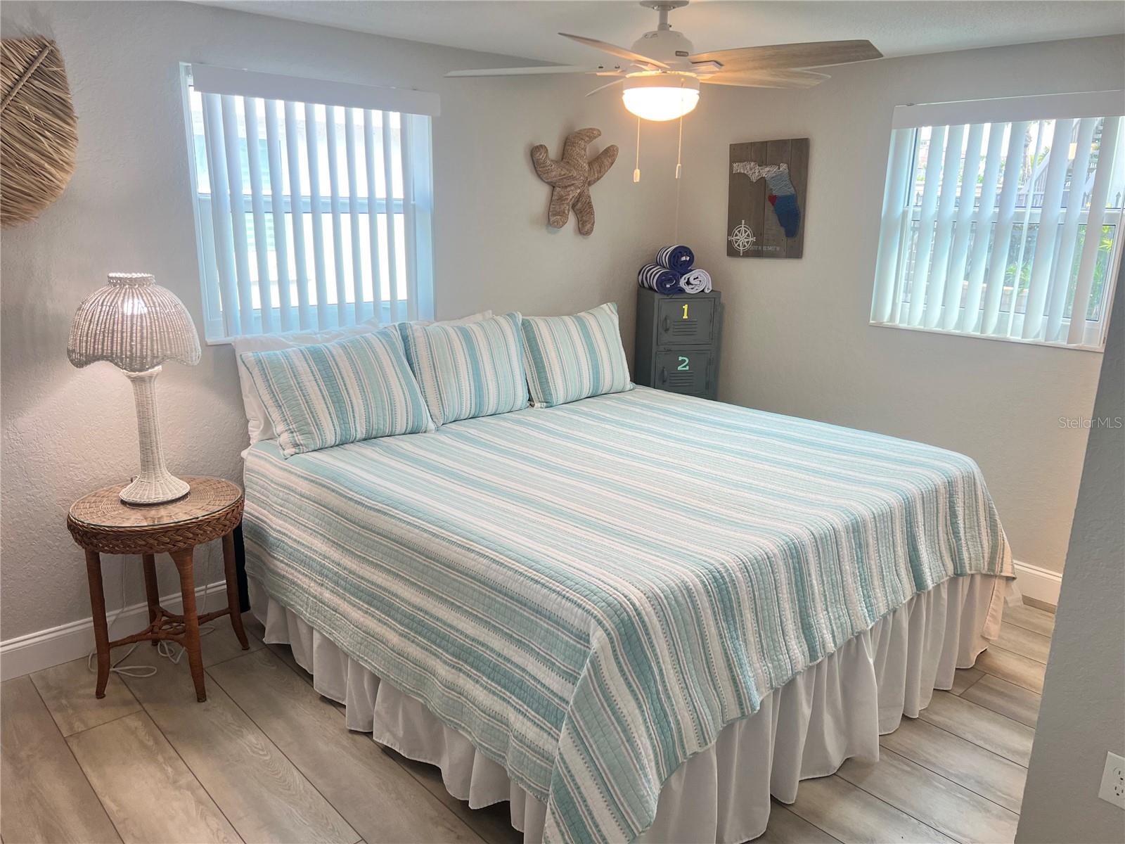 Image 6 of 12 For 6154 Midnight Pass Road D02