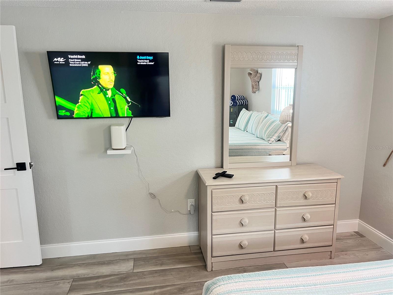 Image 7 of 12 For 6154 Midnight Pass Road D02