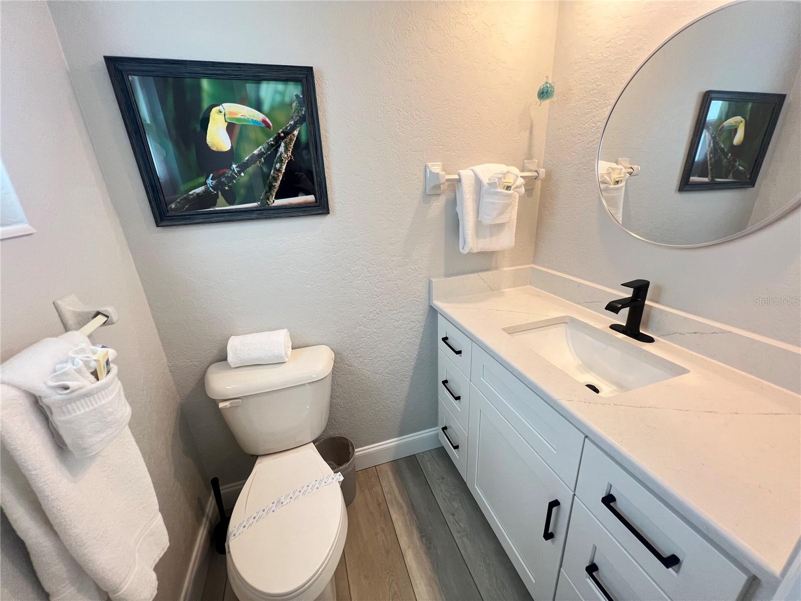 Image 8 of 12 For 6154 Midnight Pass Road D02