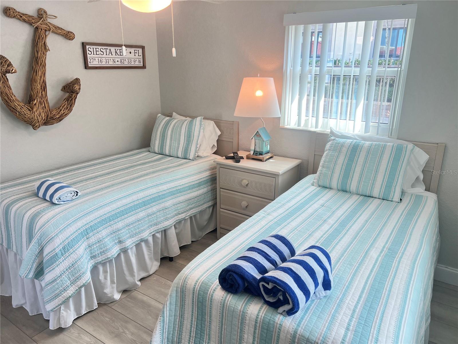 Image 9 of 12 For 6154 Midnight Pass Road D02