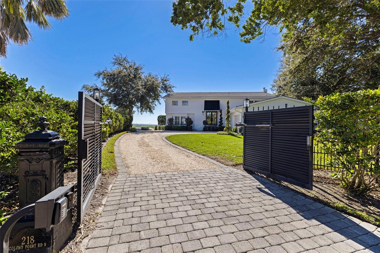 Image 14 of 66 For 218 Colony Point Road S