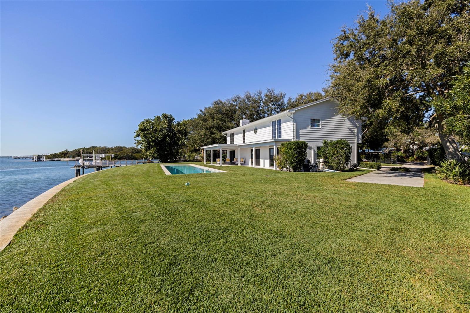 Image 19 of 66 For 218 Colony Point Road S