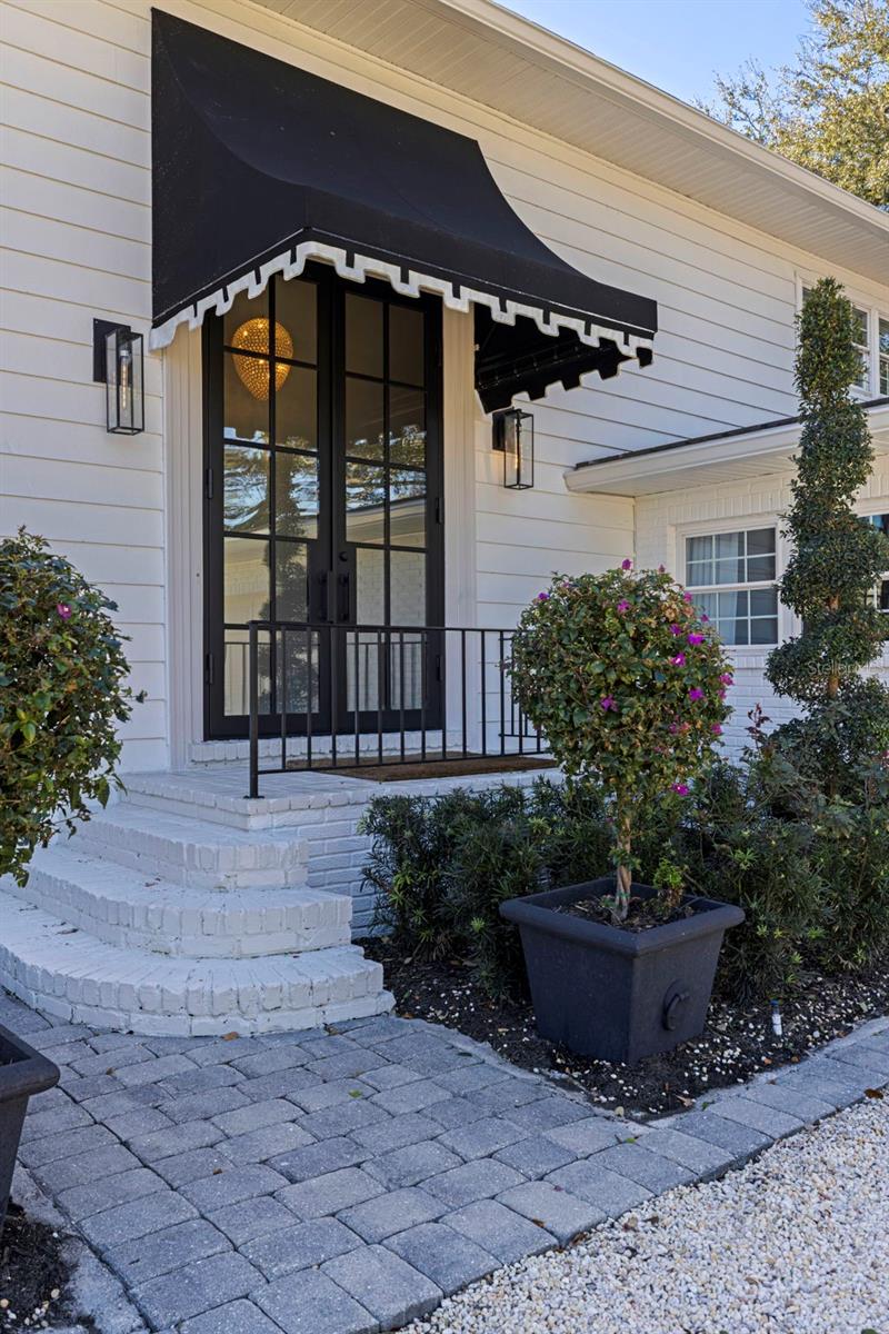 Image 21 of 66 For 218 Colony Point Road S