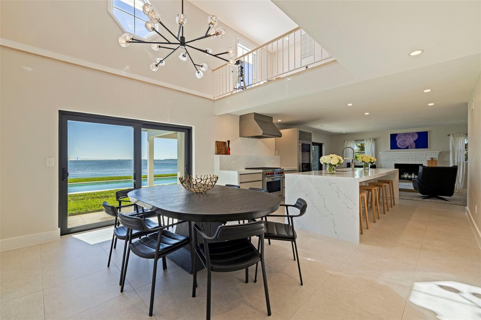 Image 24 of 66 For 218 Colony Point Road S