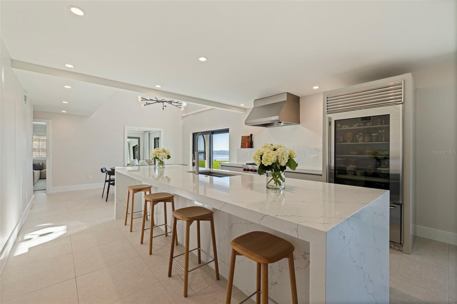 Image 3 of 66 For 218 Colony Point Road S