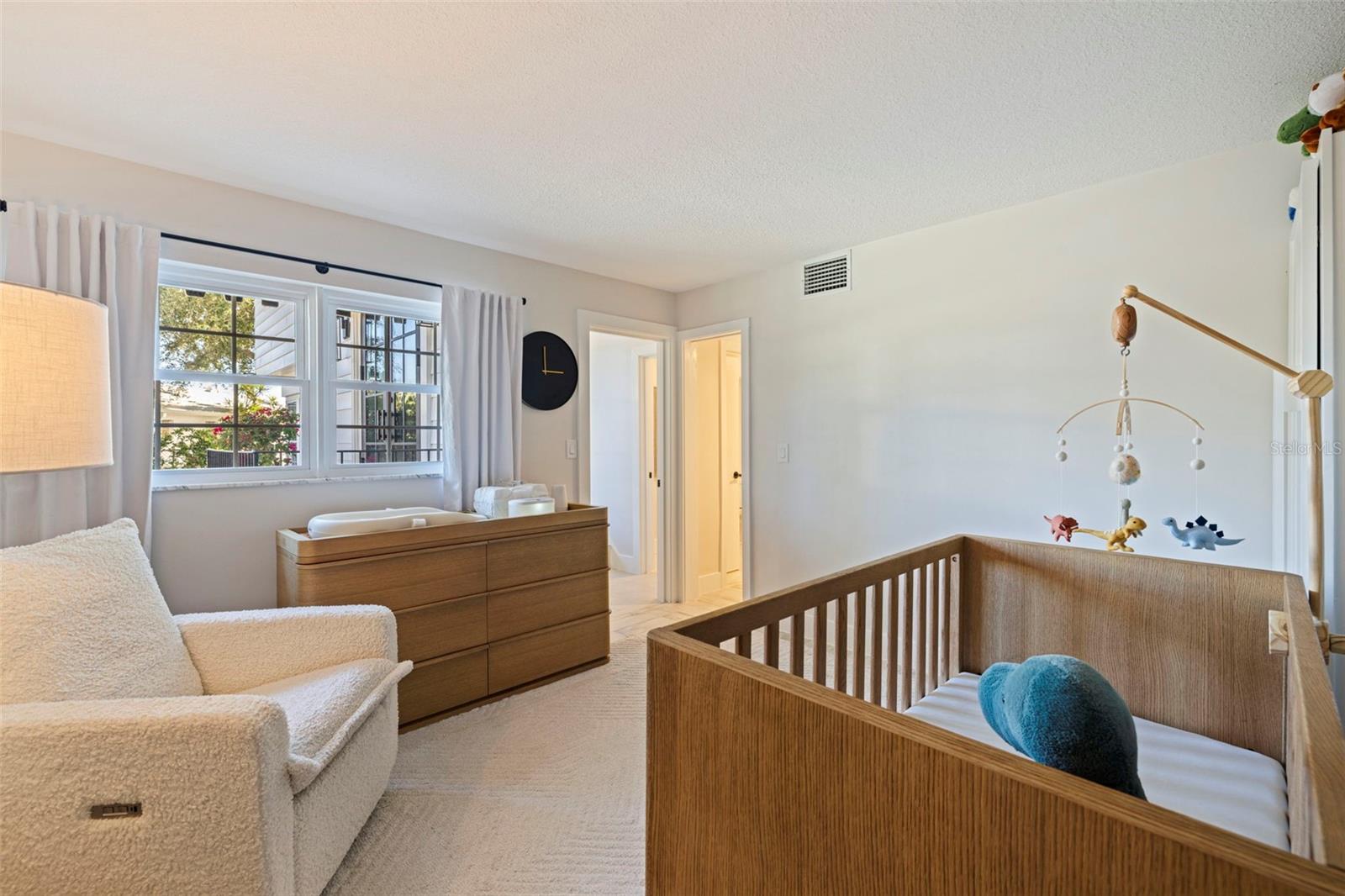 Image 34 of 66 For 218 Colony Point Road S