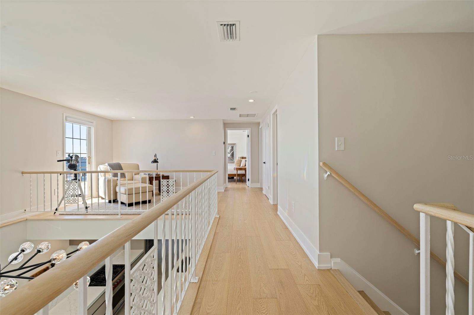 Image 35 of 66 For 218 Colony Point Road S