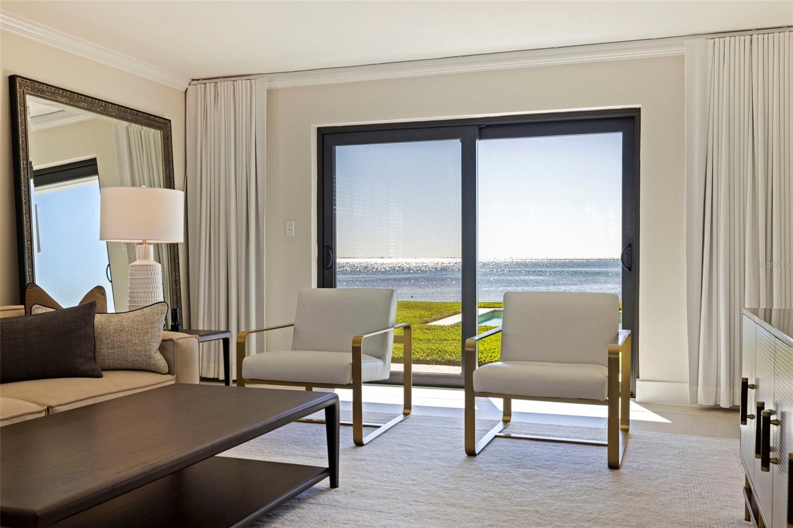 Image 4 of 66 For 218 Colony Point Road S