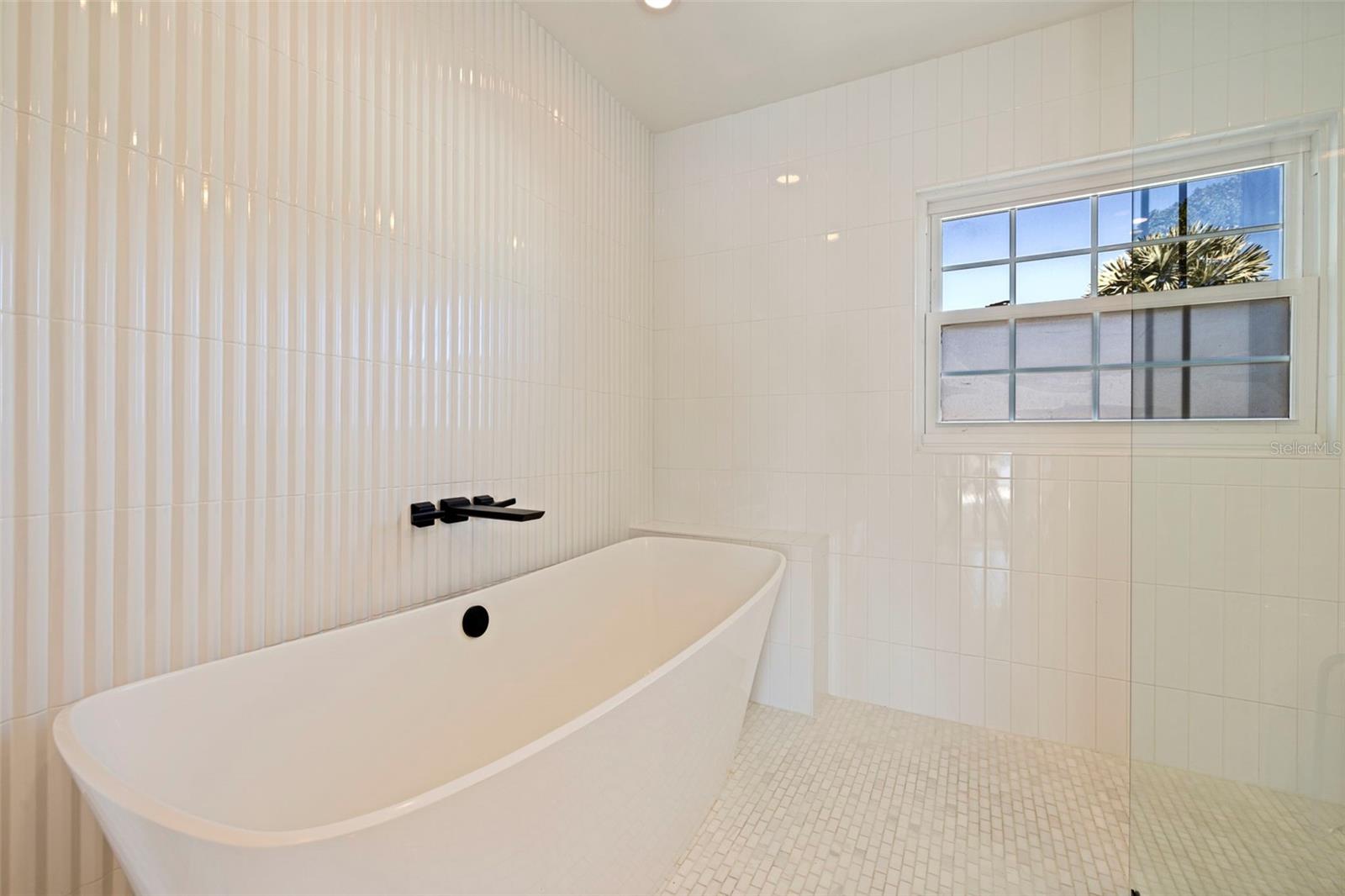 Image 41 of 66 For 218 Colony Point Road S