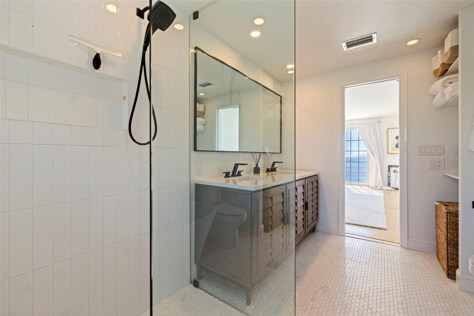 Image 42 of 66 For 218 Colony Point Road S