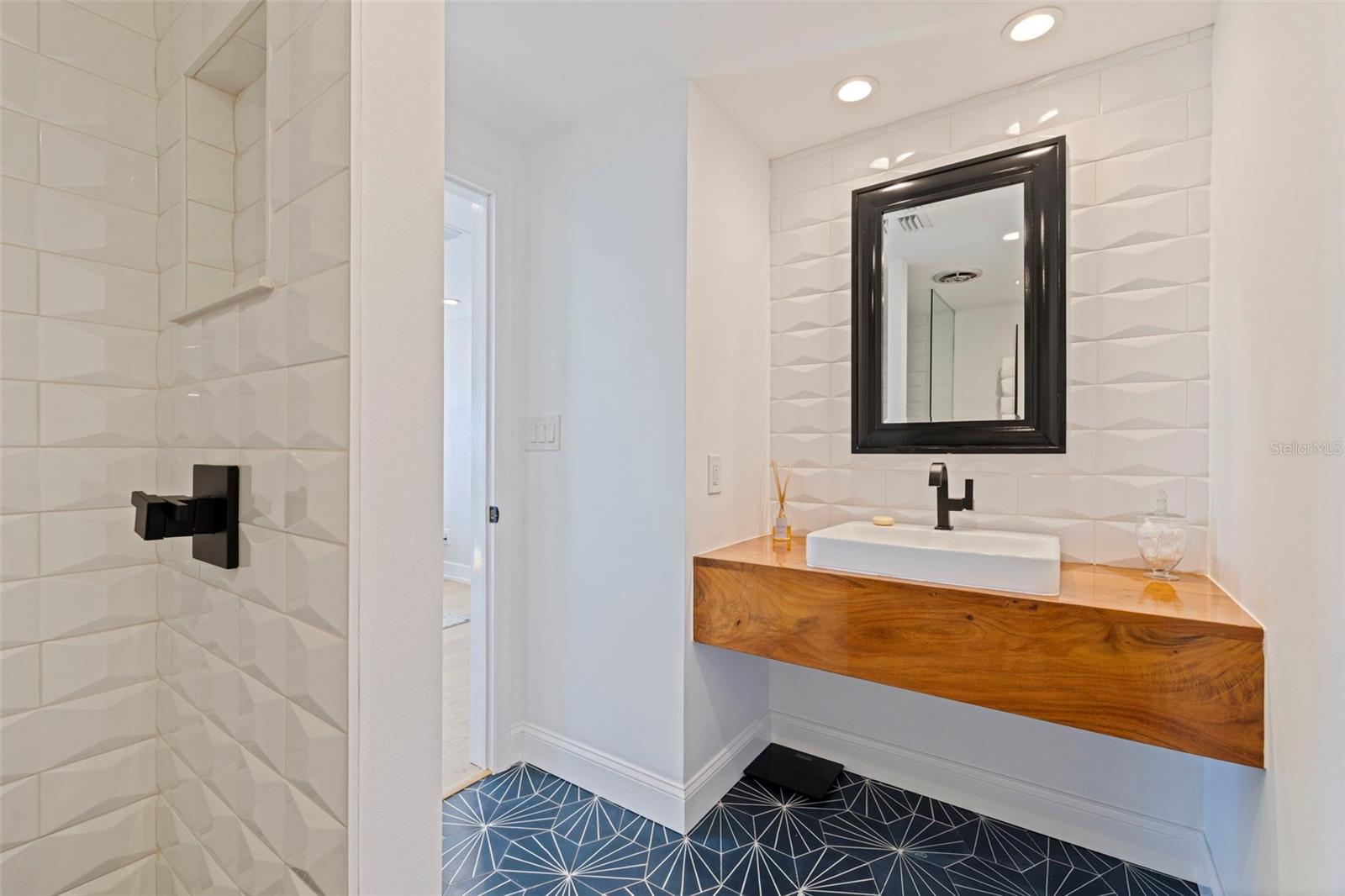 Image 47 of 66 For 218 Colony Point Road S