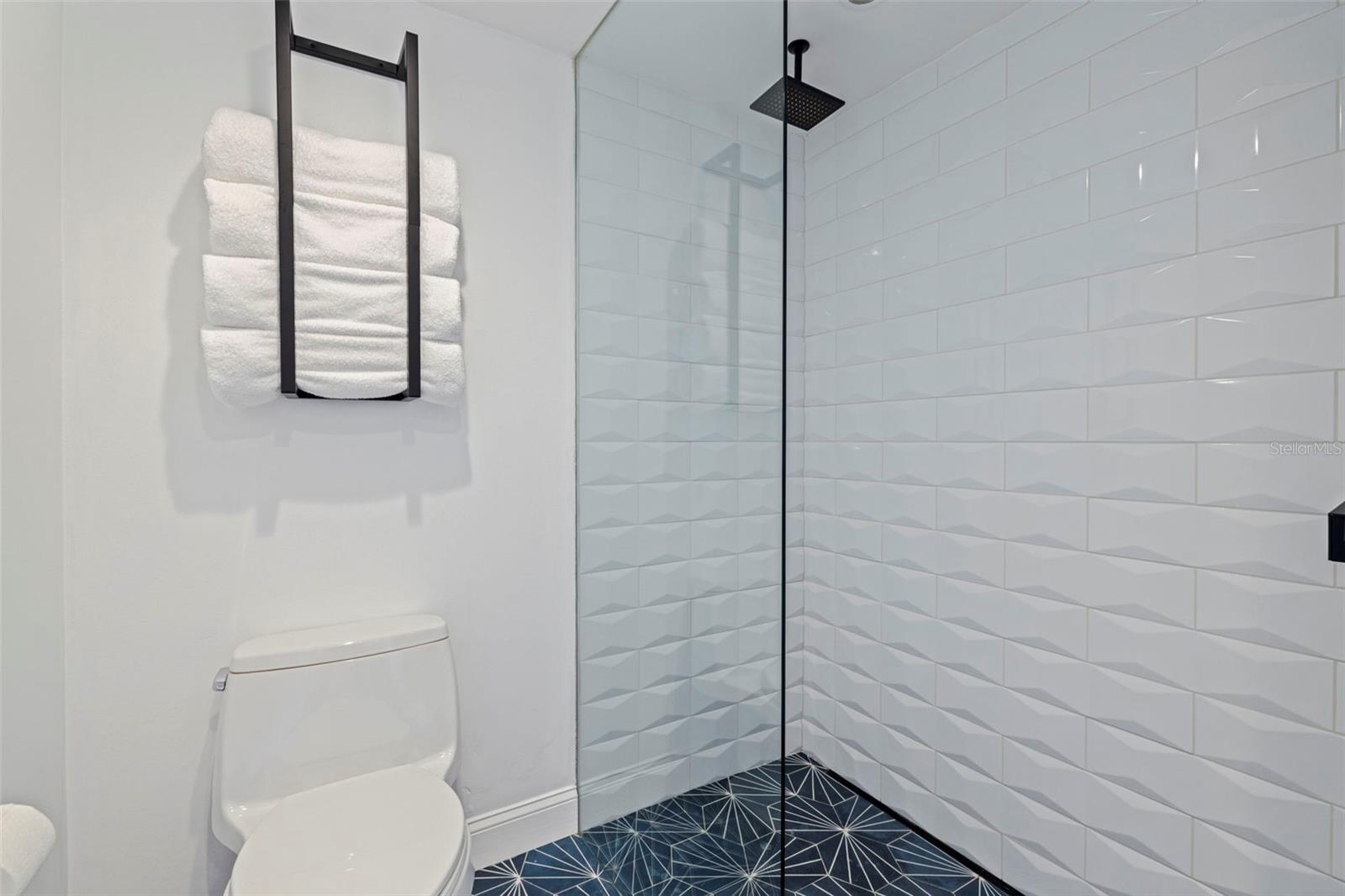 Image 48 of 66 For 218 Colony Point Road S