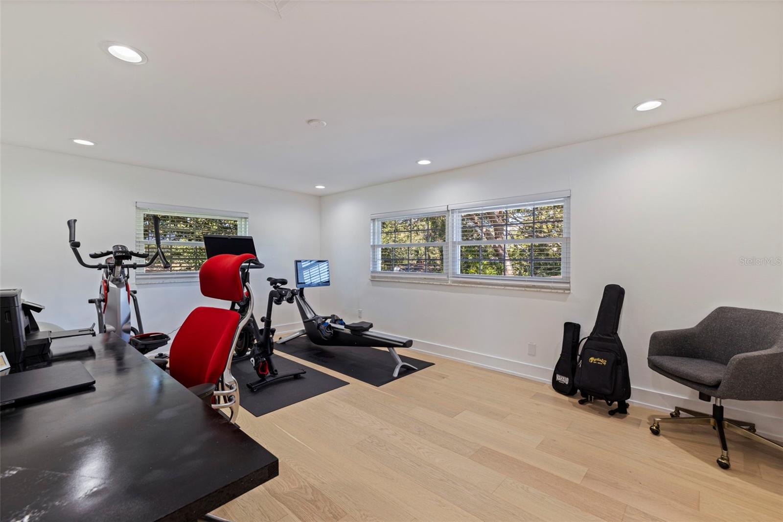 Image 49 of 66 For 218 Colony Point Road S