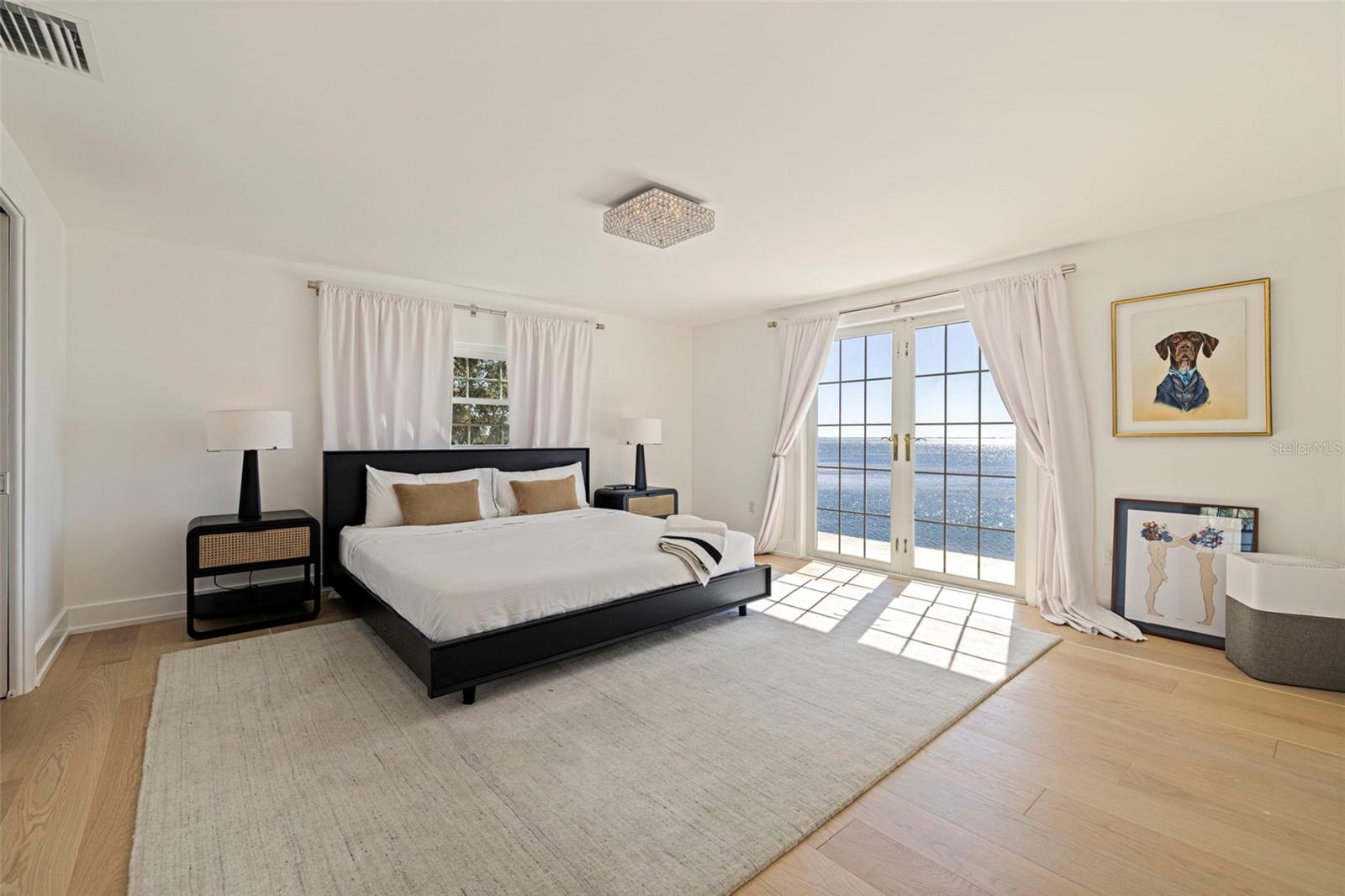 Image 5 of 66 For 218 Colony Point Road S