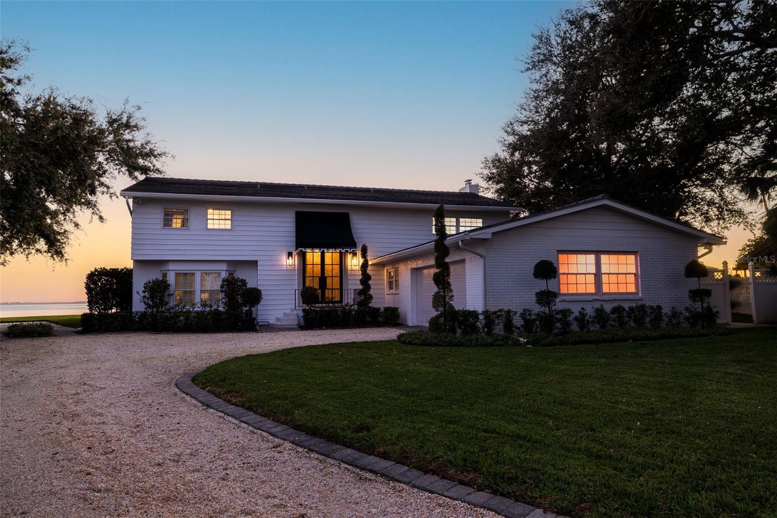 Image 7 of 66 For 218 Colony Point Road S