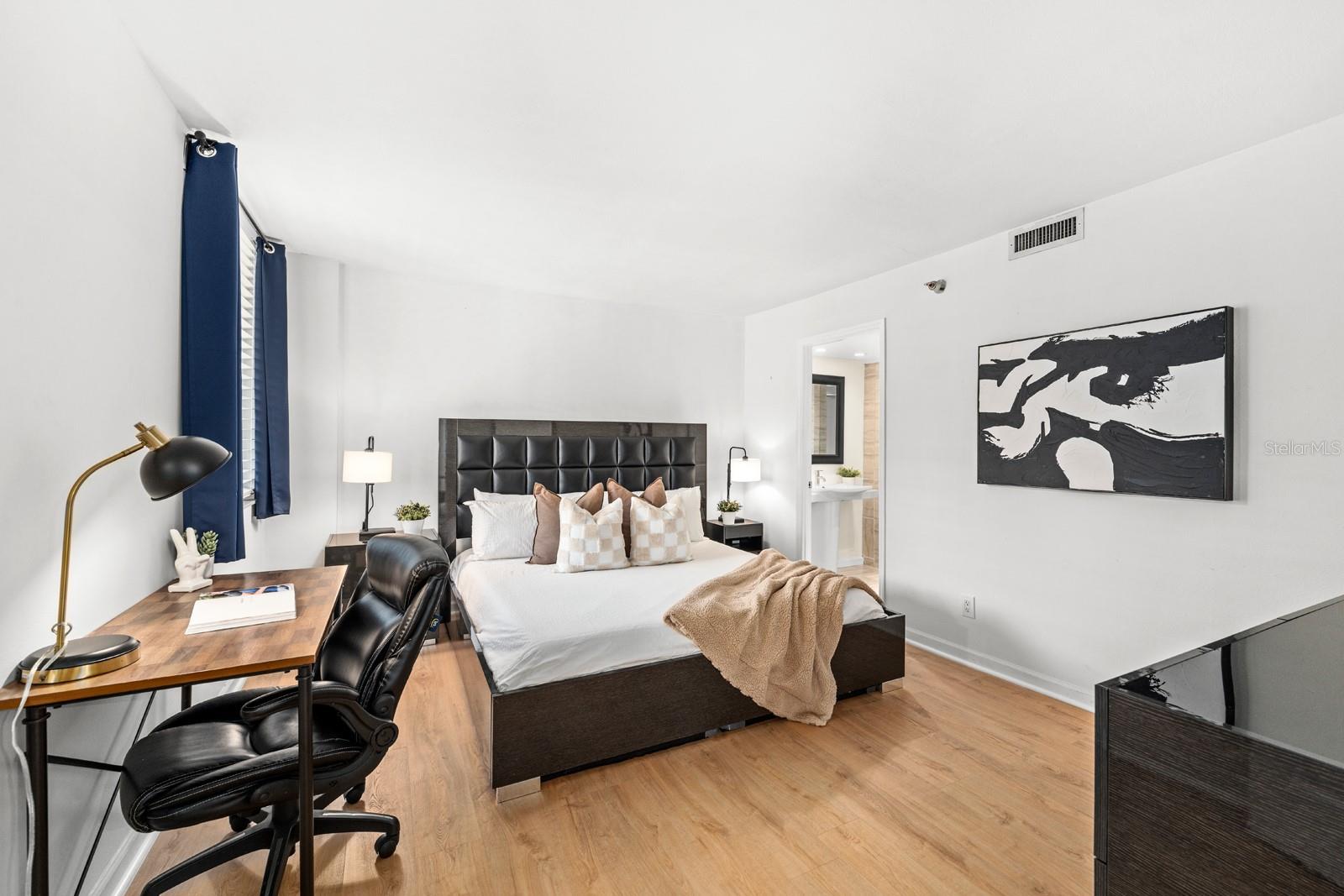 Image 12 of 31 For 201 Laurel Street 310