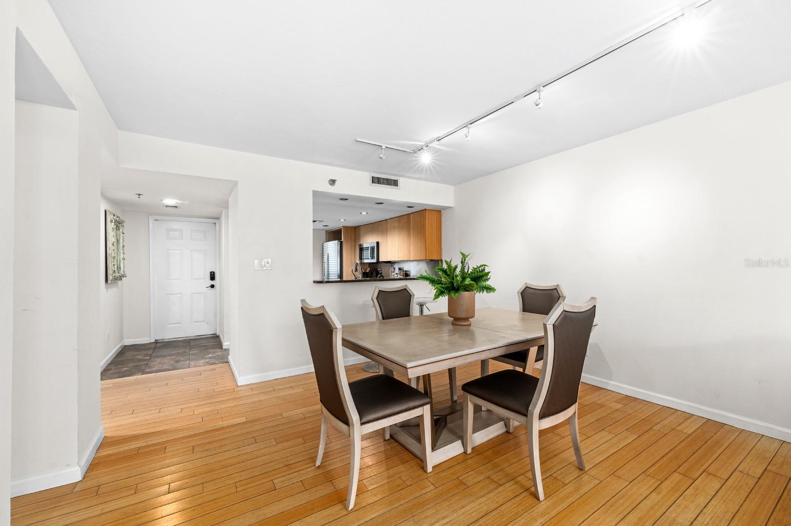 Image 3 of 31 For 201 Laurel Street 310