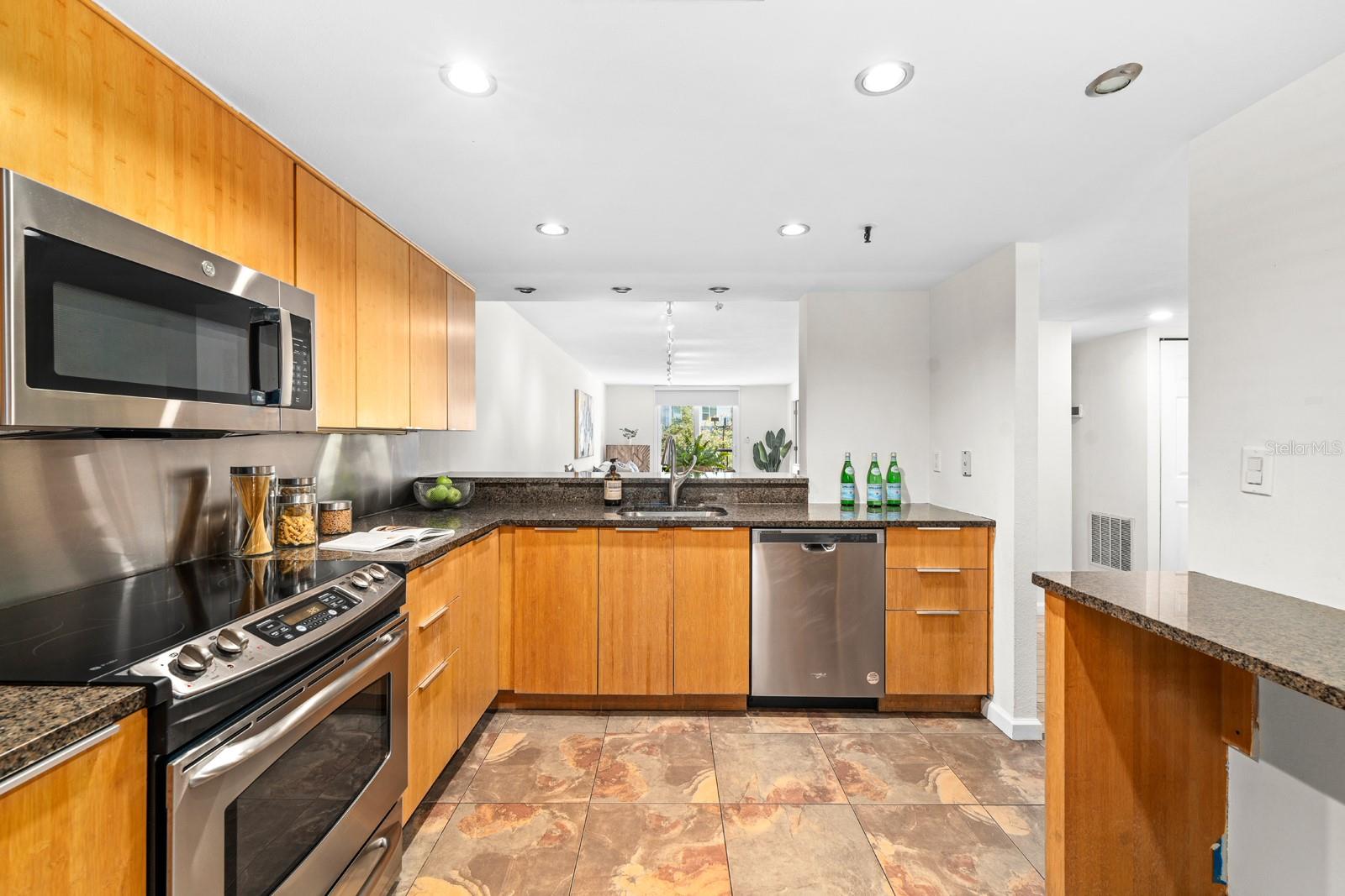 Image 6 of 31 For 201 Laurel Street 310