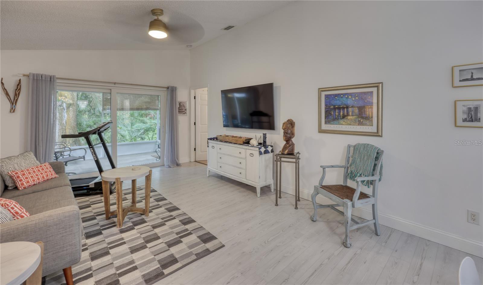 Image 12 of 30 For 674 Channing Drive