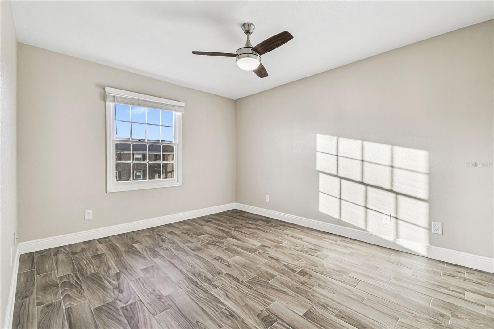 Image 13 of 21 For 13691 Orange Sunset Drive 201