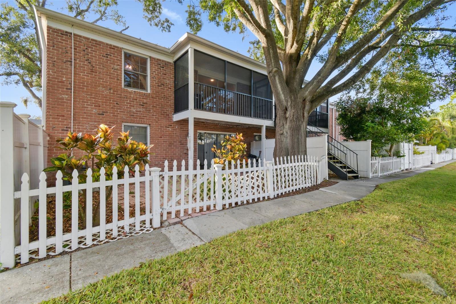 Image 19 of 21 For 13691 Orange Sunset Drive 201