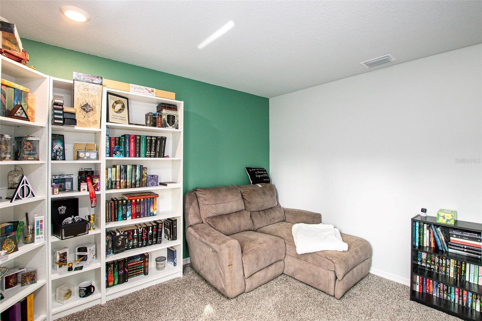 Image 13 of 31 For 128 Cypress Boulevard E